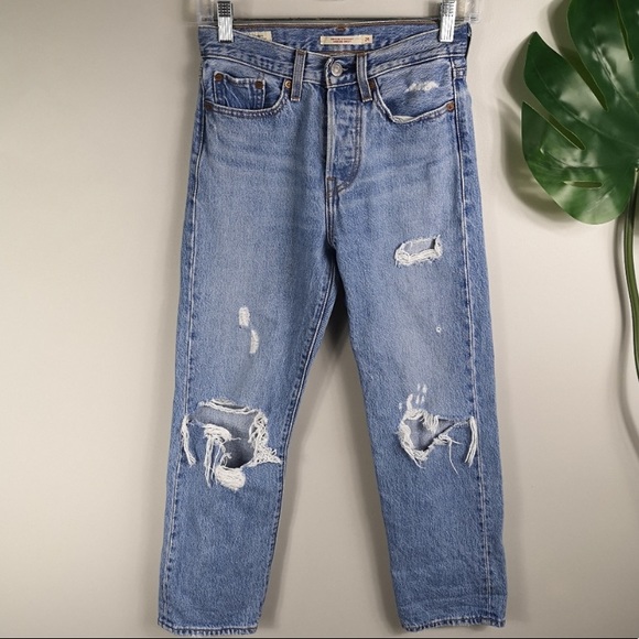 Levi's Denim - Aritzia Levi's Wedgie Straight distressed size 24
